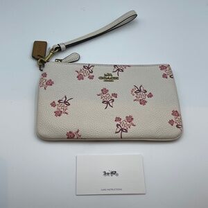 Coach small leather zip wristlet bag with floral bow print in white 12.5*19cm